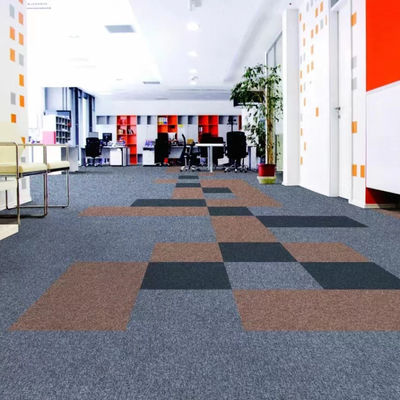Современный стиль 50x50 квадратные ПЭ подставные офисные ковровые плитки для занятых коммерческих офисов